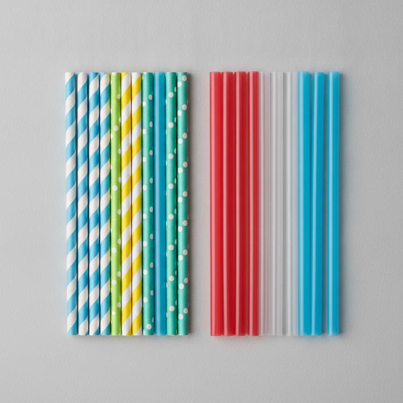 A side-by-side comparison of paper straws vs plastic straws on a table